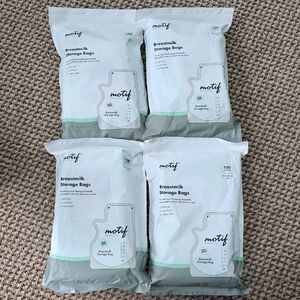 400 Ct - MOTIF Breastmilk Storage Bags.  4 Packages, Brand New!